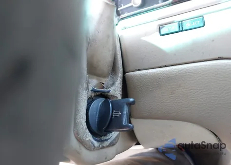 2006 Lincoln Town Car Designer Series from USA, damaged, VIN 1LNHM83V36Y614849